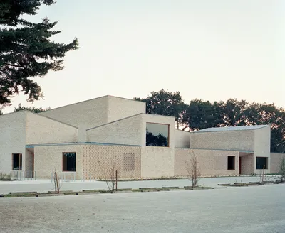 Espace Culturel des Pierres Blanches à Saint-Jean-de-Boiseau - RAUM (2019)
