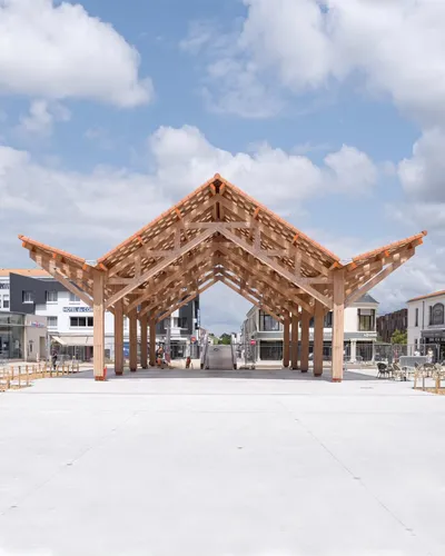 Halle évènementielle et de marché à Challans - collectif VOUS (2025)