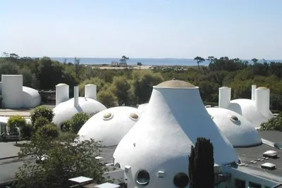 Village Vacances Renouveau à Beg-Meil (Fouesnant) - Henri Mouette, Pierre Székely (1969)