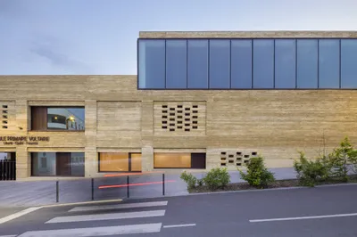 Groupe scolaire Voltaire à Châtenay-Malabry - a+ samueldelmas architectes (2024)