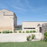 Bâtiment d’accueil de l’abbaye de Trizay - Beaudouin Engel Bellisai Architectes (2017)
