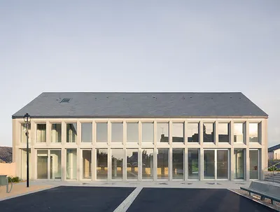 Halle de marché et salle polyvalente et d’exposition à Guipry-Messac - Atelier 56S (2024)