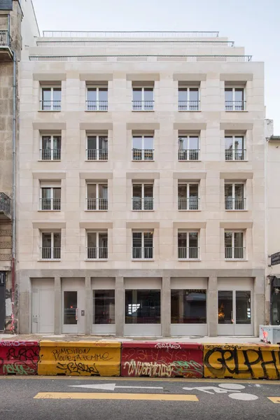 Immeuble de 17 logements sociaux en pierre massive à Paris - Barrault Pressacco (2018)