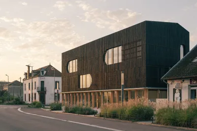 Maison de l'Innovation Numérique & Écologique (MINE) à Venarey-les-Laumes - Guillaume Ramillien Architecture (2024)