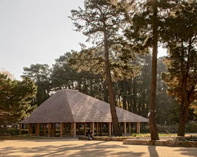 Boulodrome couvert du Parc paysager à Saint-Nazaire - Vendredi Architecture et Urbanisme (2025)