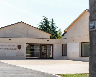 Salle polyvalente et restauration scolaire à Charvieu-Chavagneux - SILT (2023)