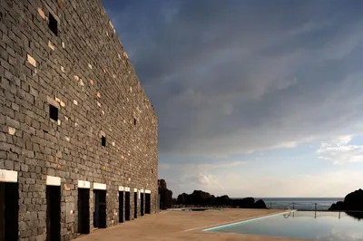 Swimming Pools Of The Salt Marsh à Câmara de Lobos - Paulo David (2003)