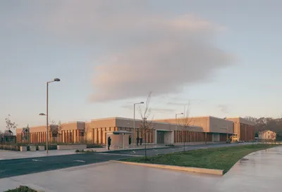 Groupe scolaire et ALSH à Brétigny-sur-Orge - Vallet de Martinis Architectes (2019)